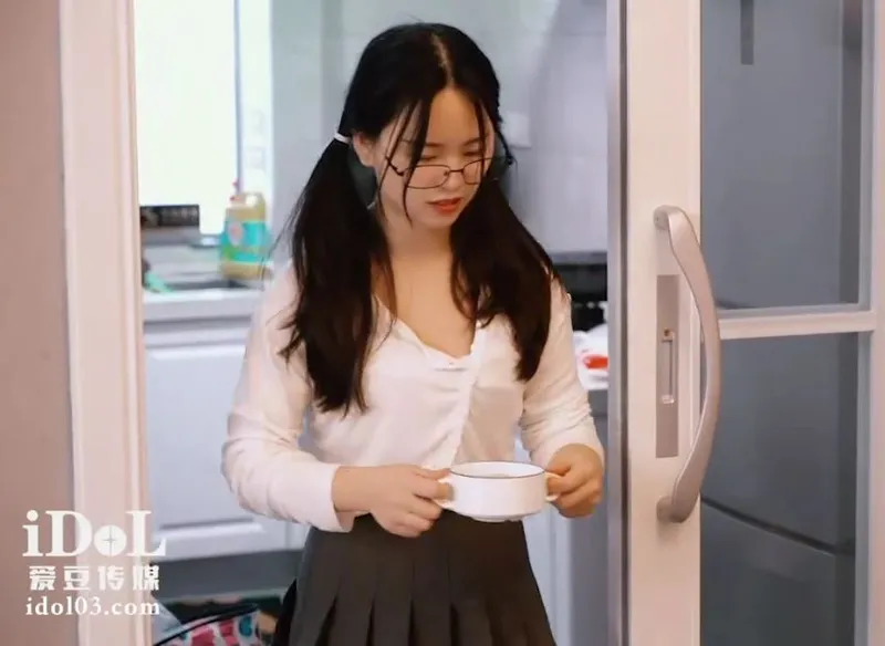 Bé gái về quê ăn tết bị bố dượng nện vì càng lớn càng ngon